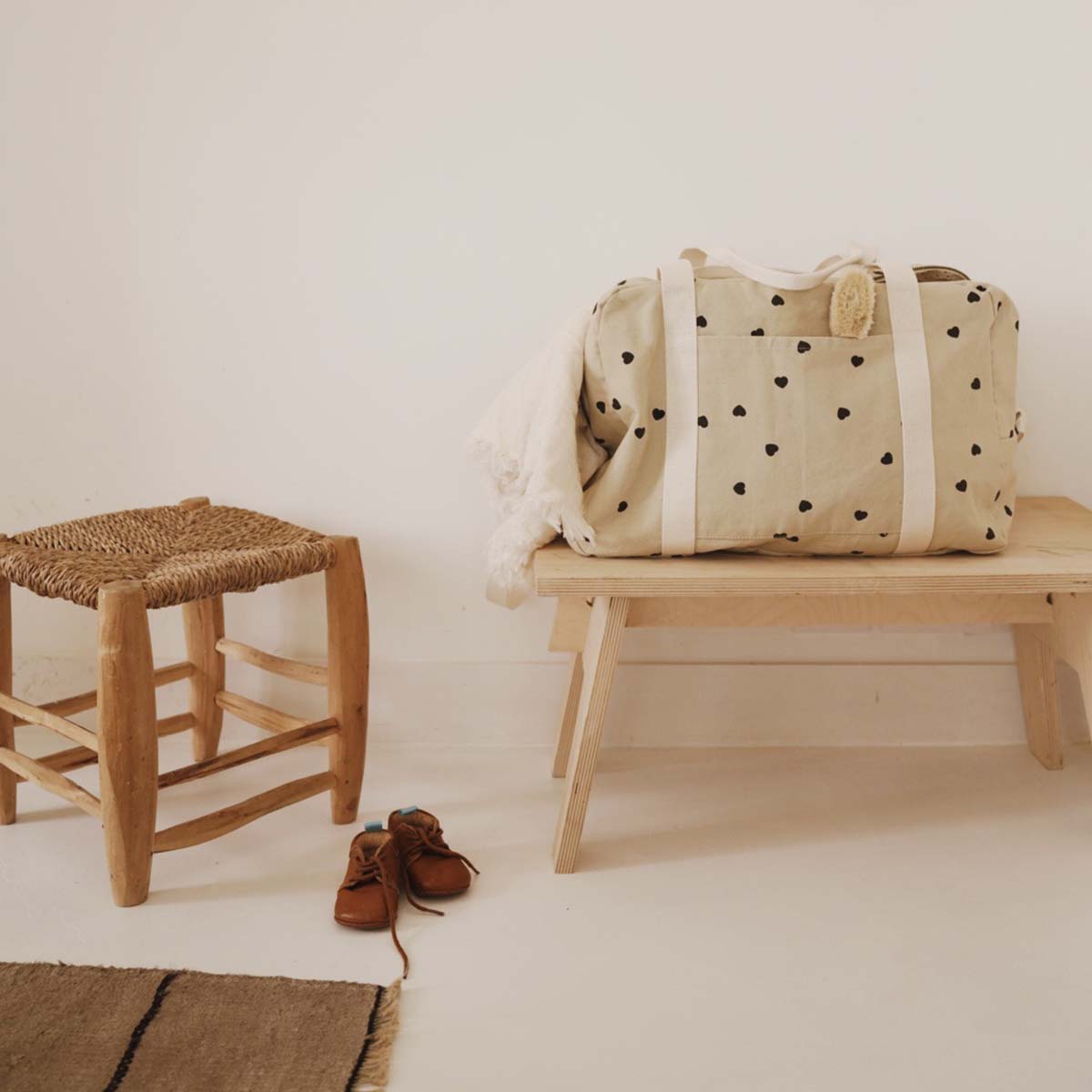 Damen Tasche beige mit Herzmuster