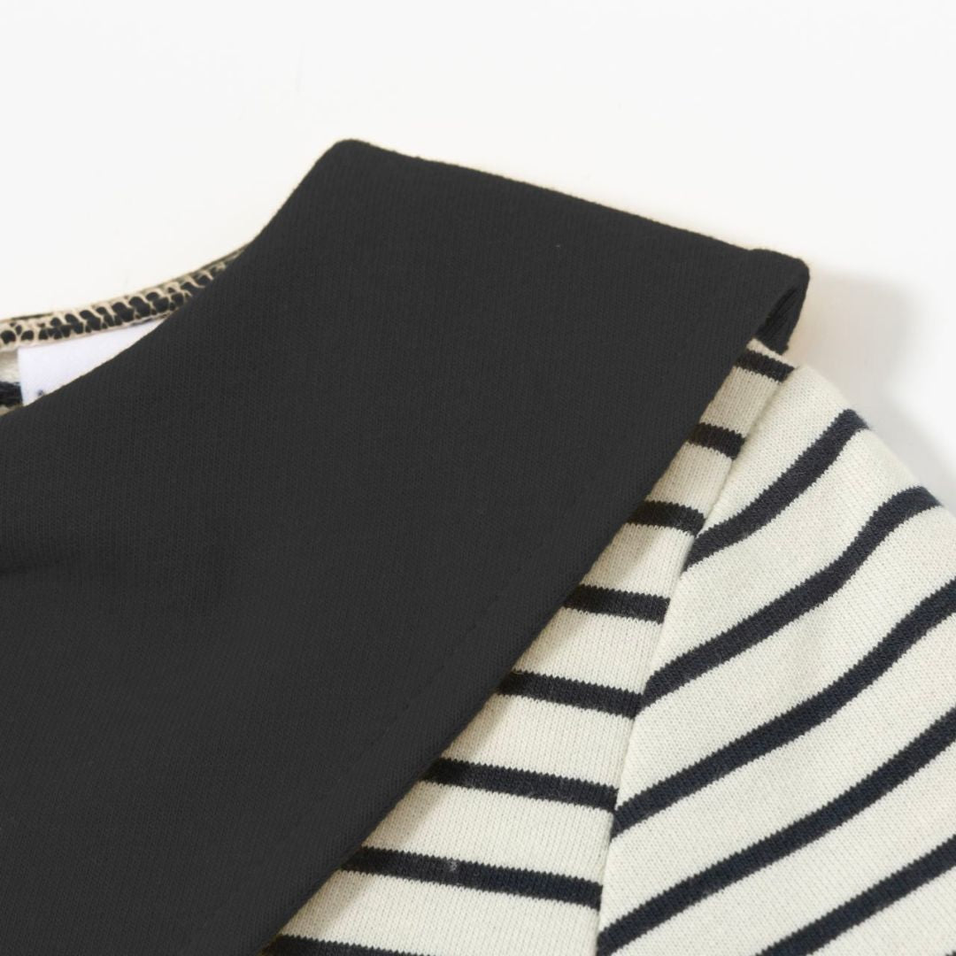Gestreiftes Sweatshirt mit schwarzer Schleife