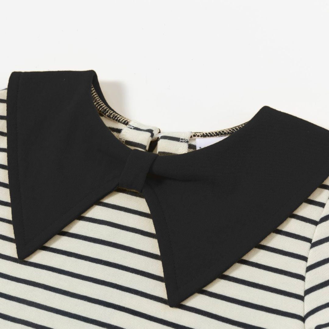 Gestreiftes Sweatshirt mit schwarzer Schleife