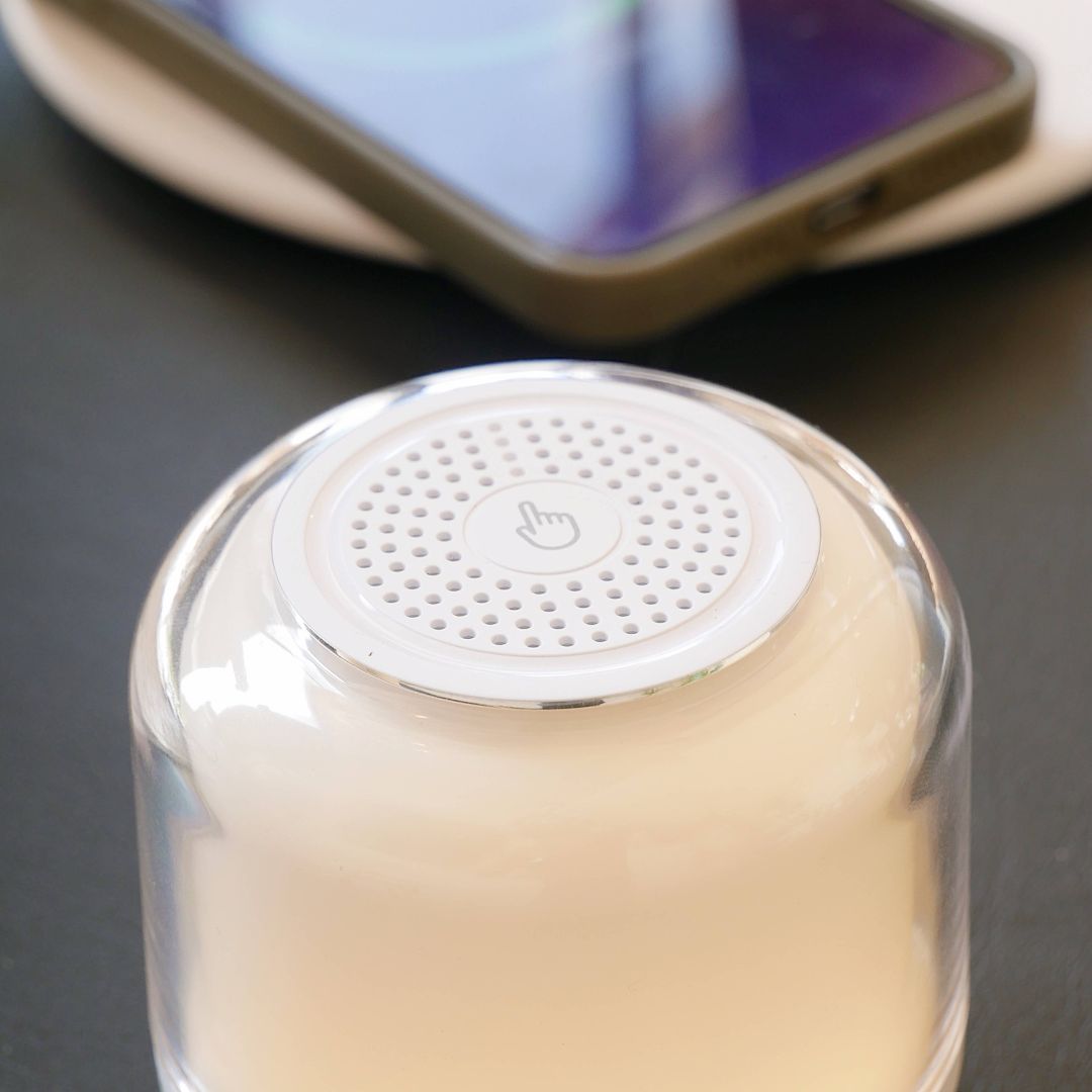 CHARGE & PLAY Kabelloses Ladegerät und Bluetooth-Lautsprecher