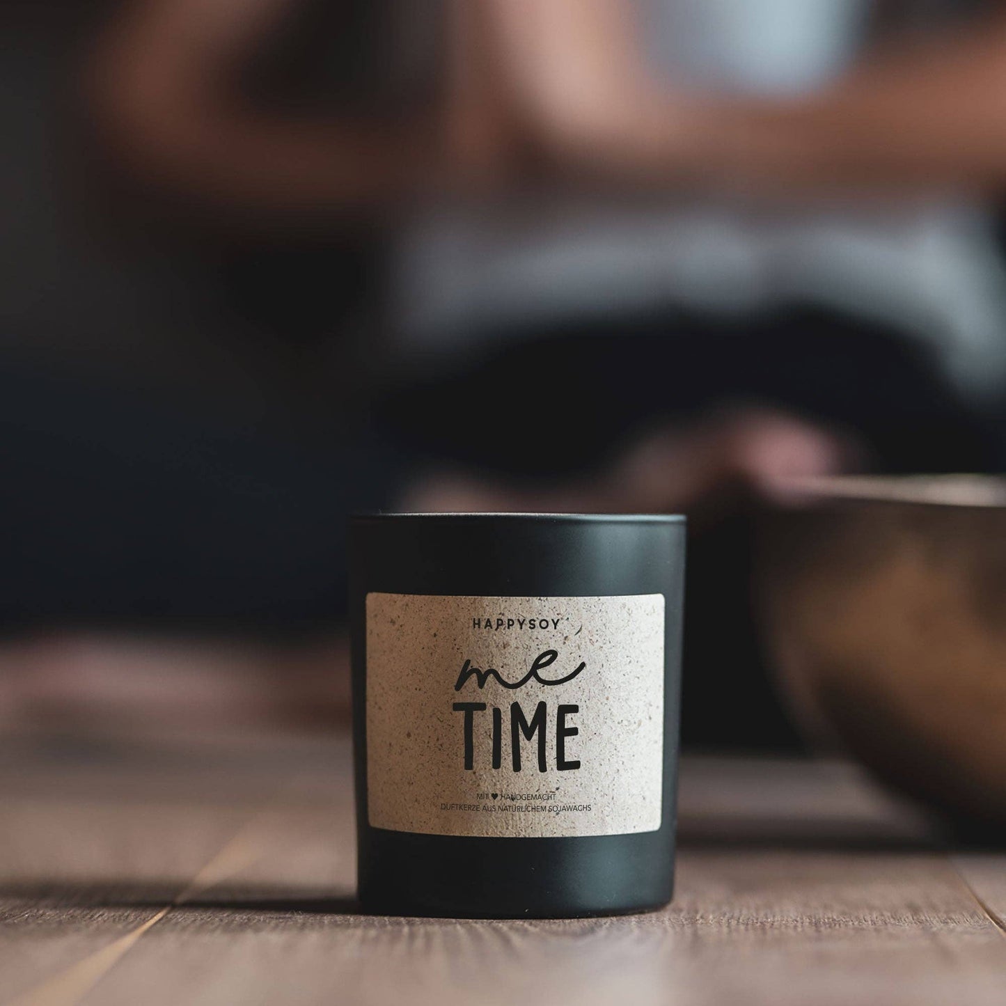 Duftkerze 'me time' schwarz