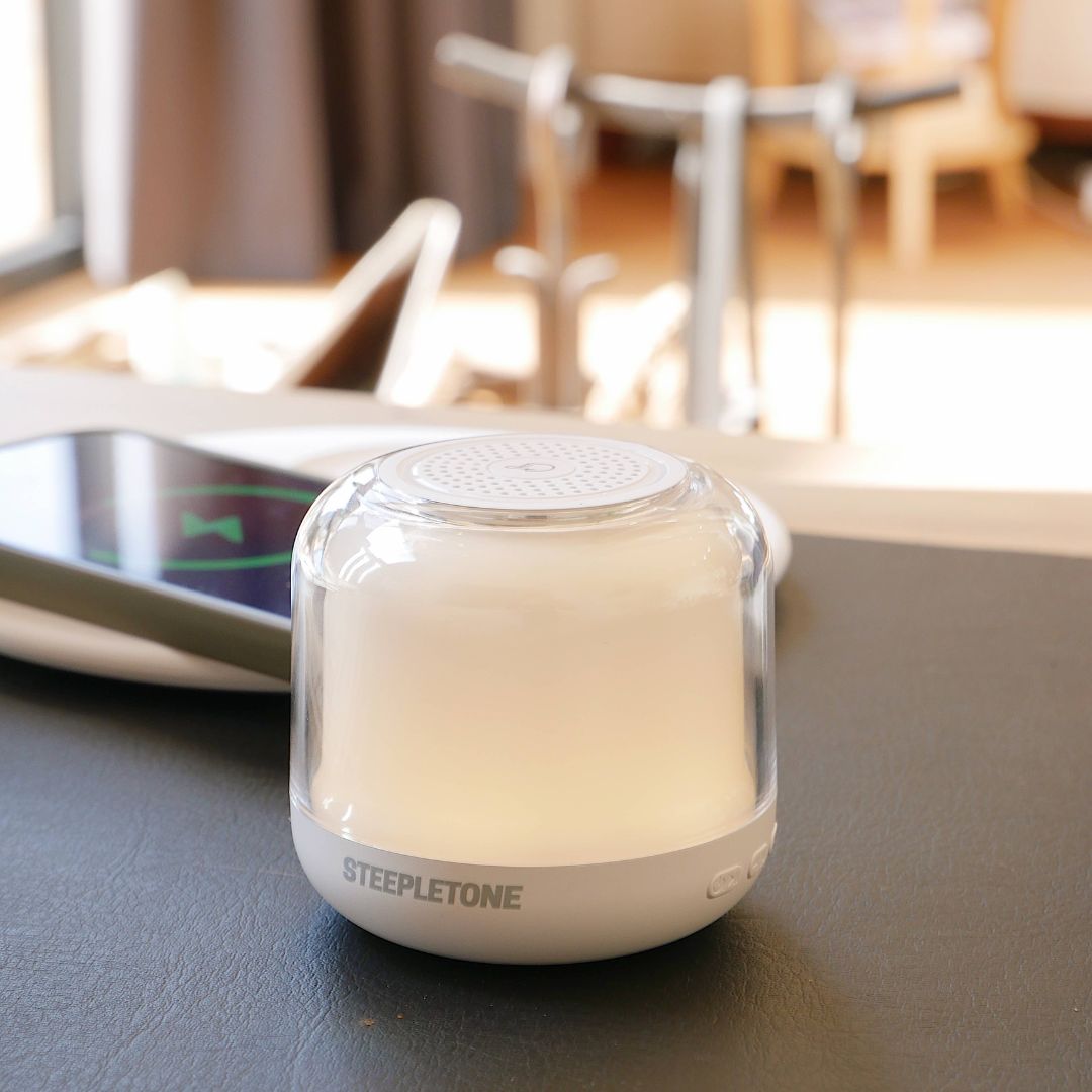 CHARGE & PLAY Kabelloses Ladegerät und Bluetooth-Lautsprecher
