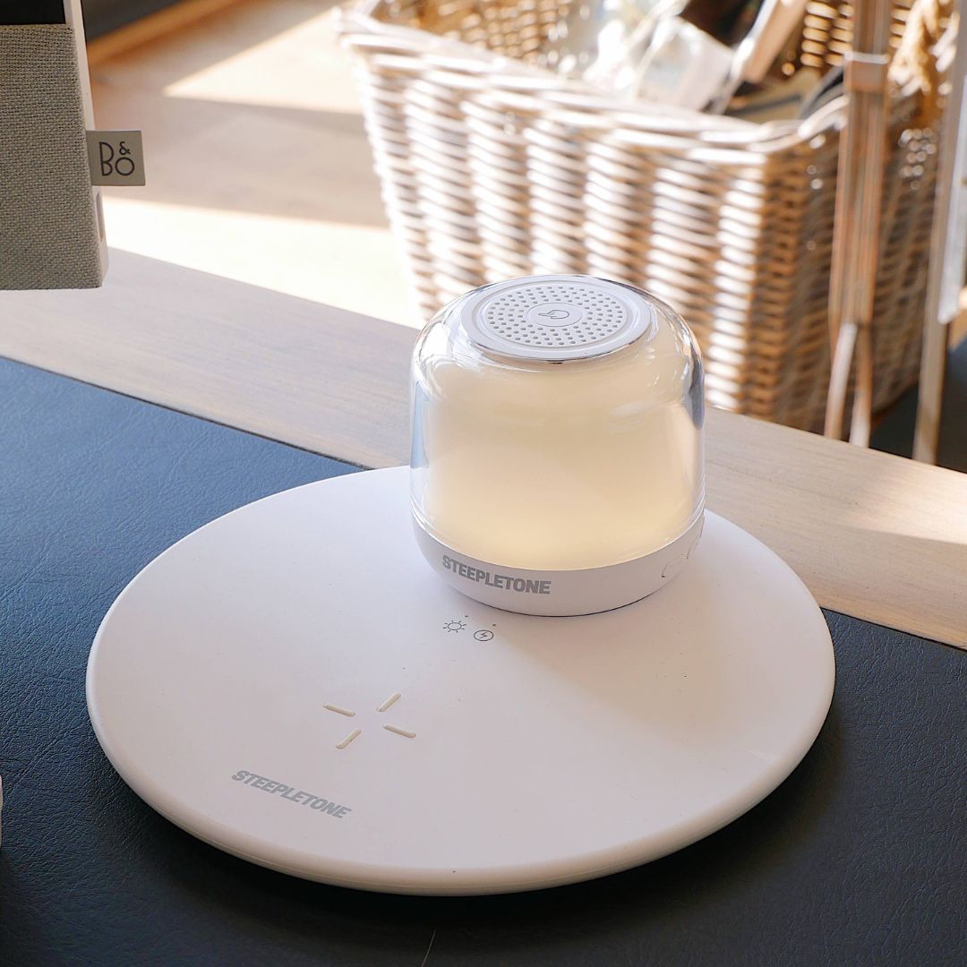 CHARGE & PLAY Kabelloses Ladegerät und Bluetooth-Lautsprecher