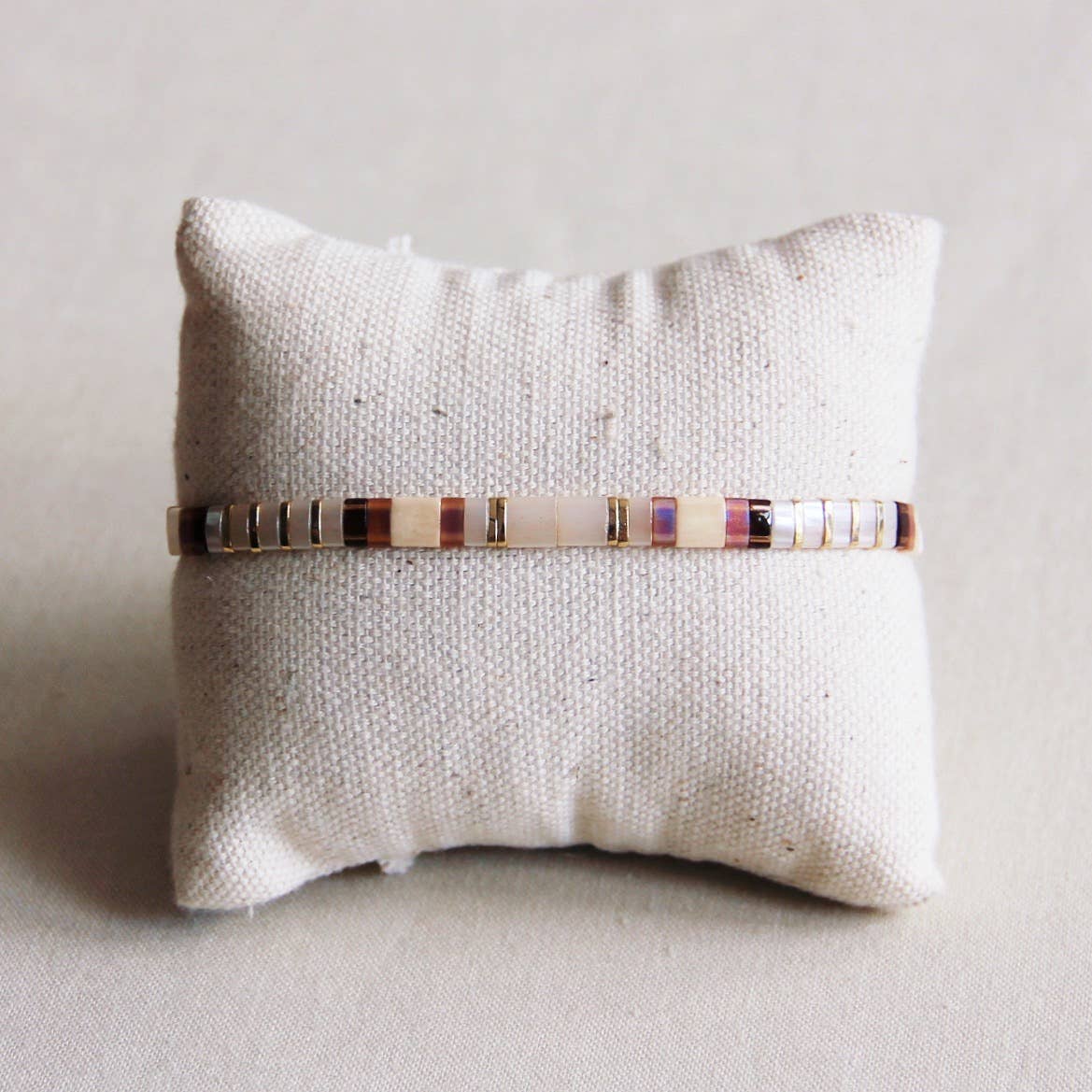 Damen Armband aus Tila Beads taupe/gold