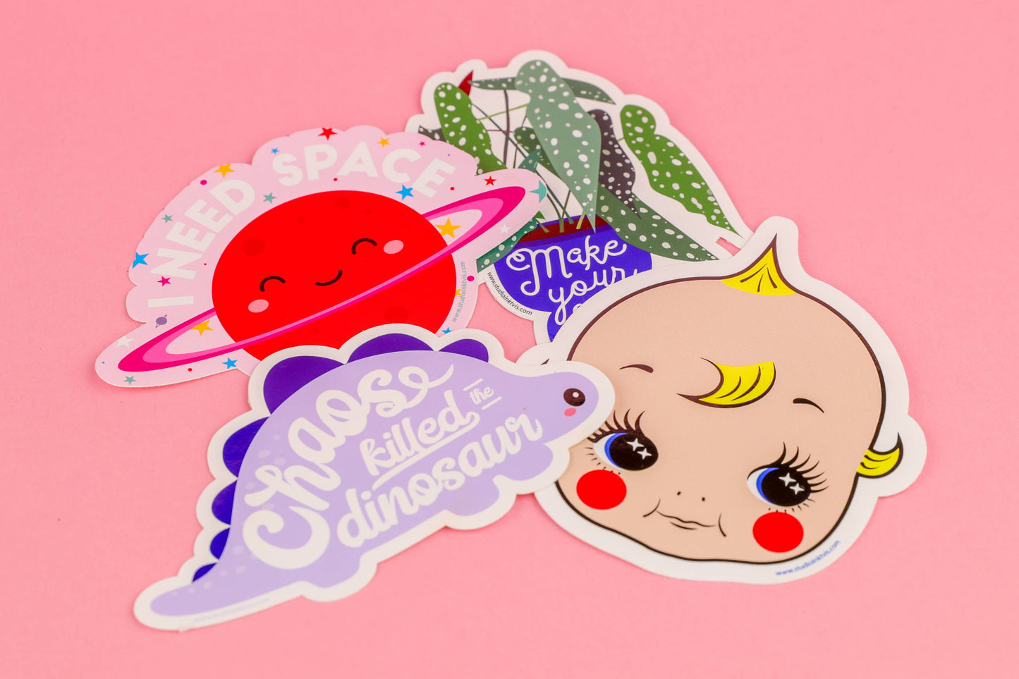 Sticker „I need space“ – Trendiger Aufkleber für Kawaii-Liebhaber