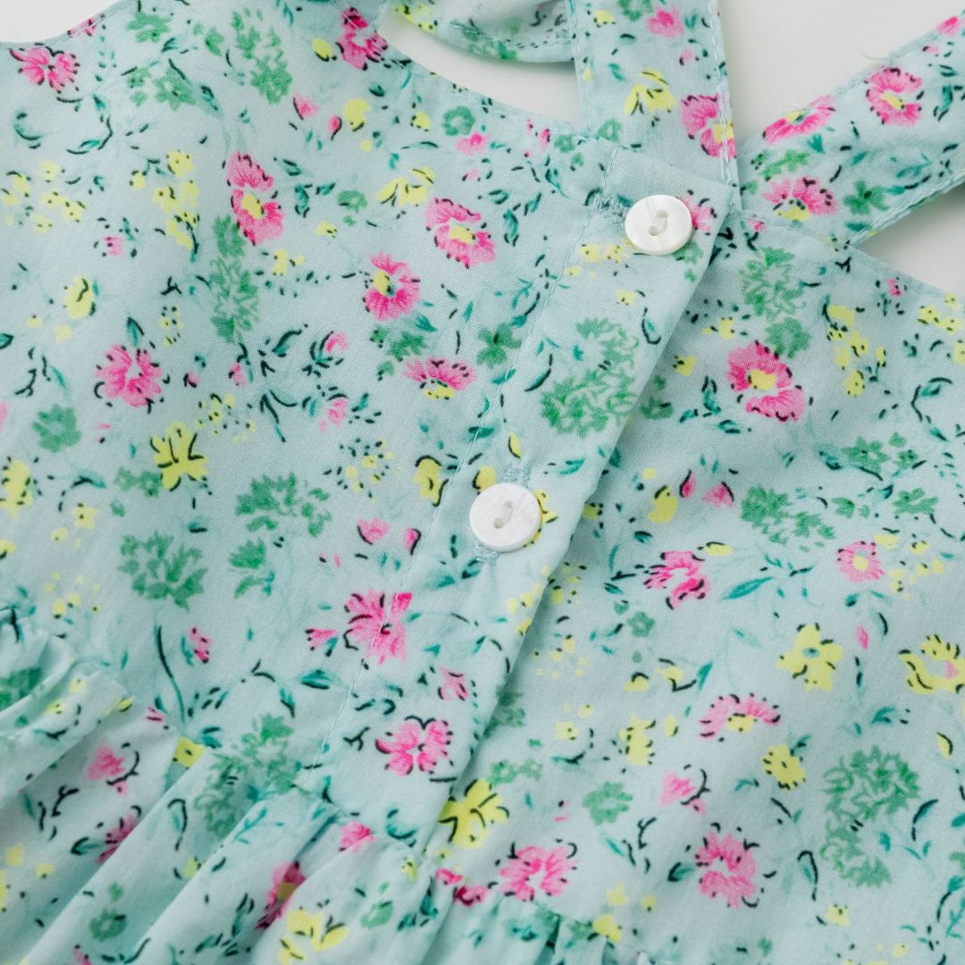 Türkisfarbenes Blumenkleid für Mädchen