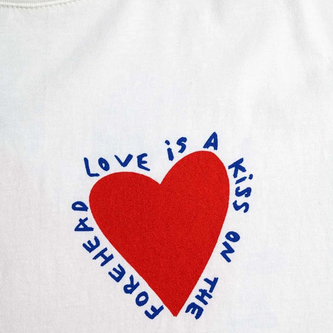 Damen T-Shirt mit Herzdesign 'Love is a kiss...'