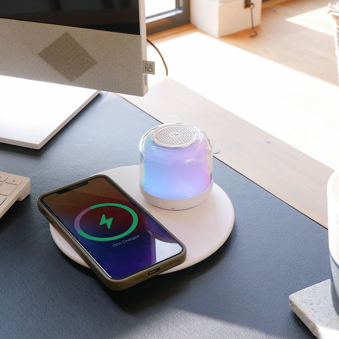 CHARGE & PLAY Kabelloses Ladegerät und Bluetooth-Lautsprecher
