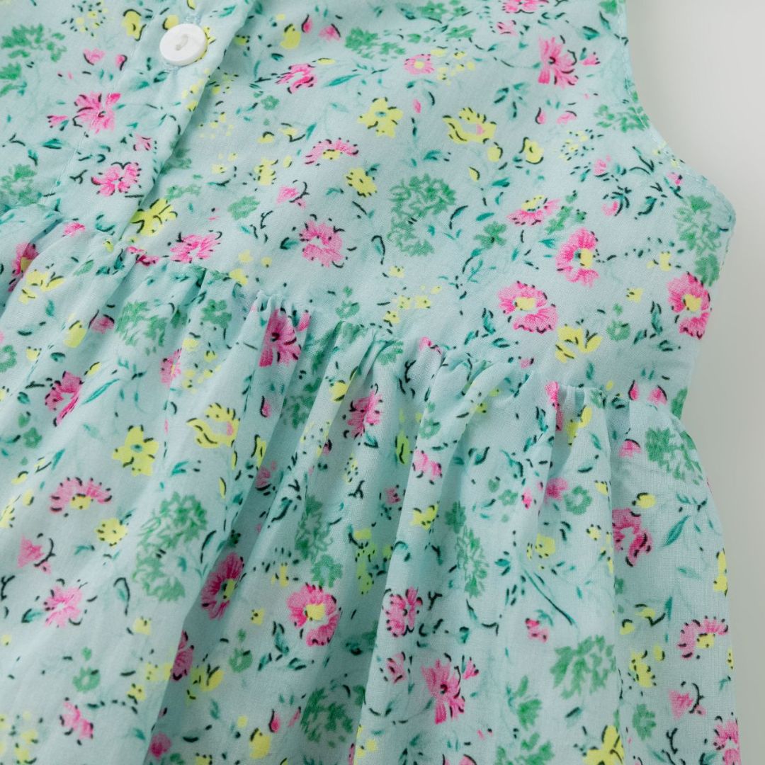 Türkisfarbenes Blumenkleid für Mädchen