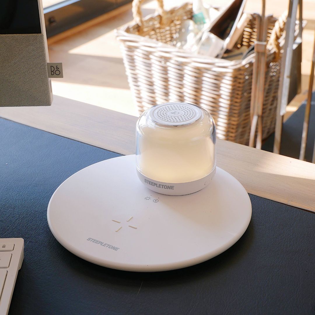 CHARGE & PLAY Kabelloses Ladegerät und Bluetooth-Lautsprecher