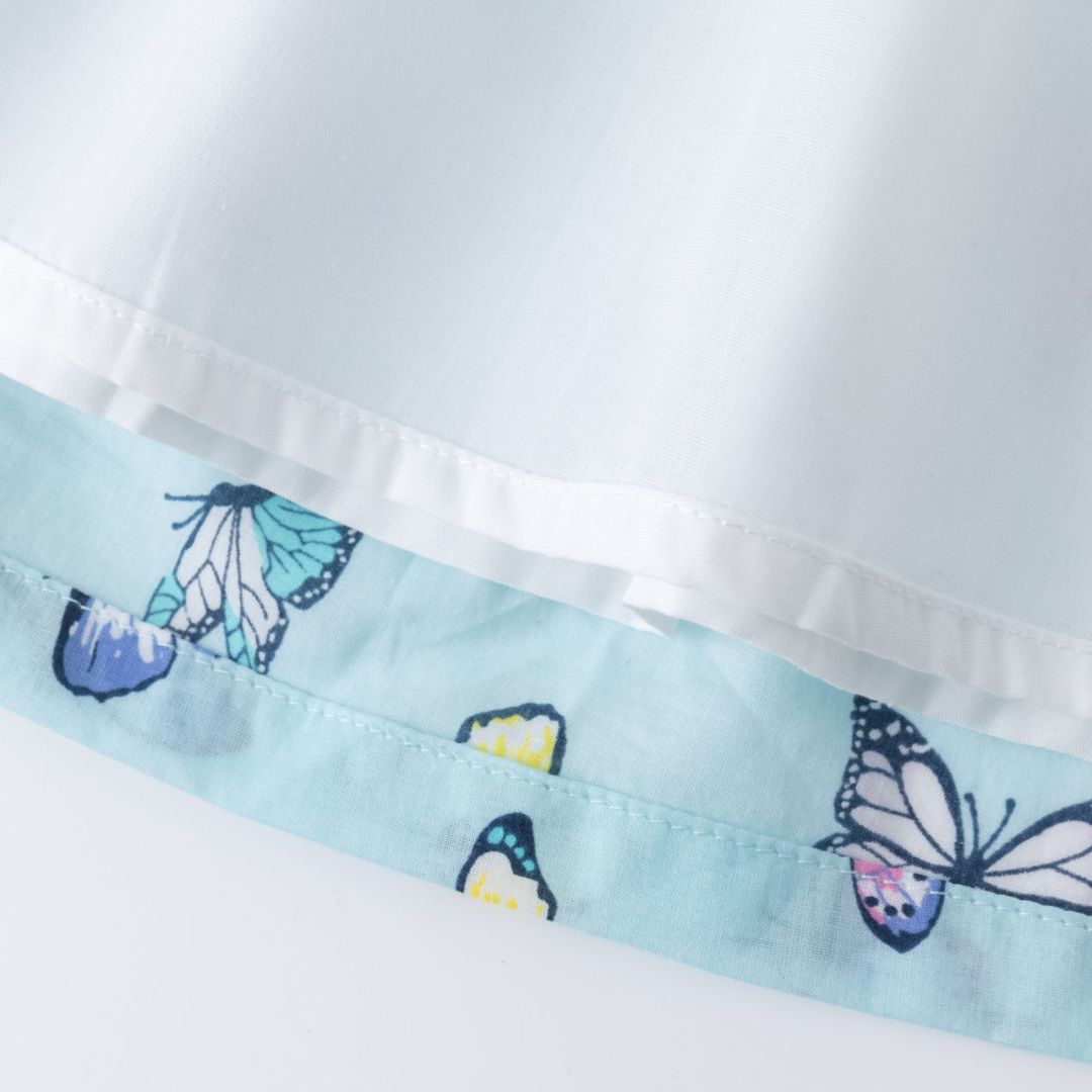 Mädchenkleid mit Schmetterlingsmuster