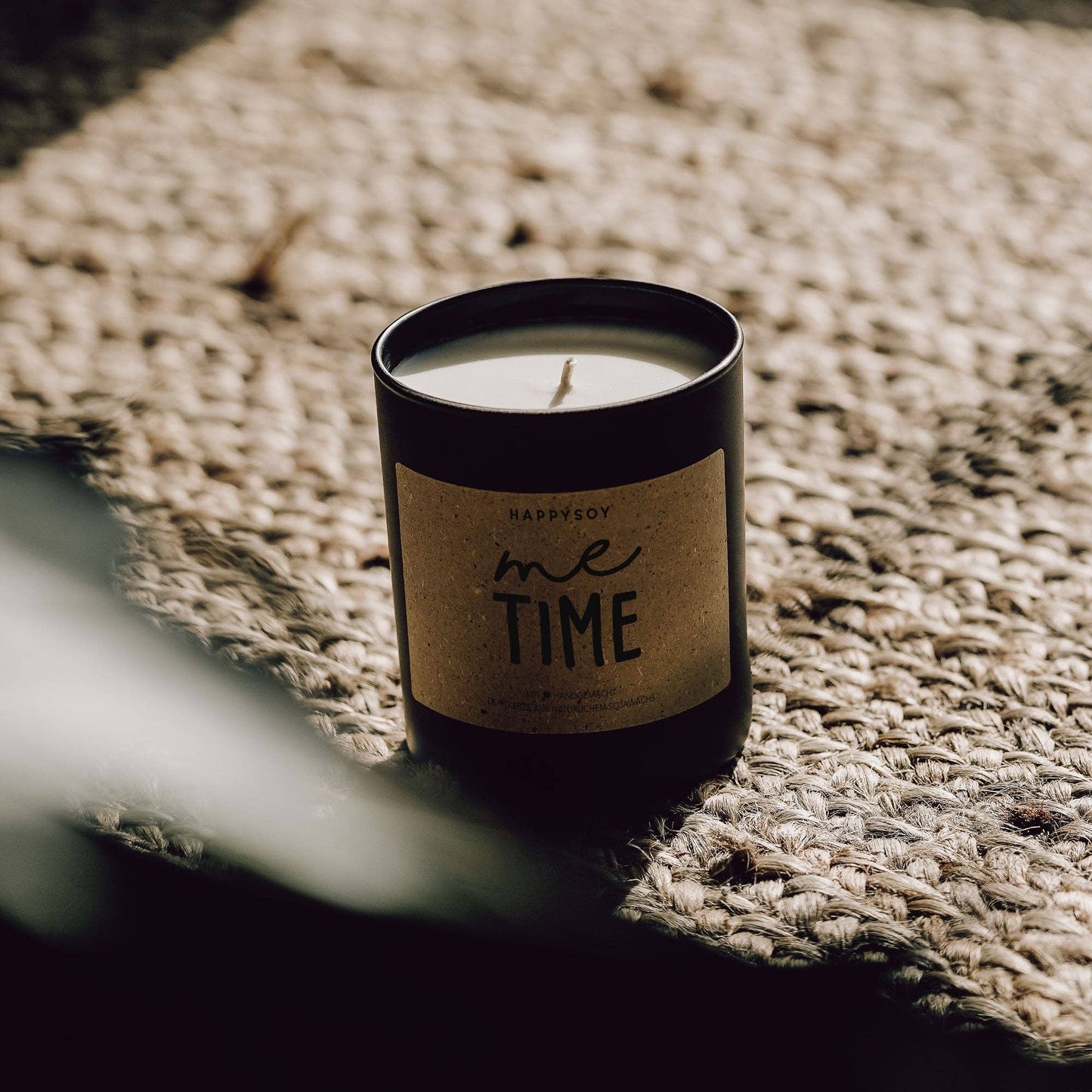 Duftkerze 'me time' schwarz