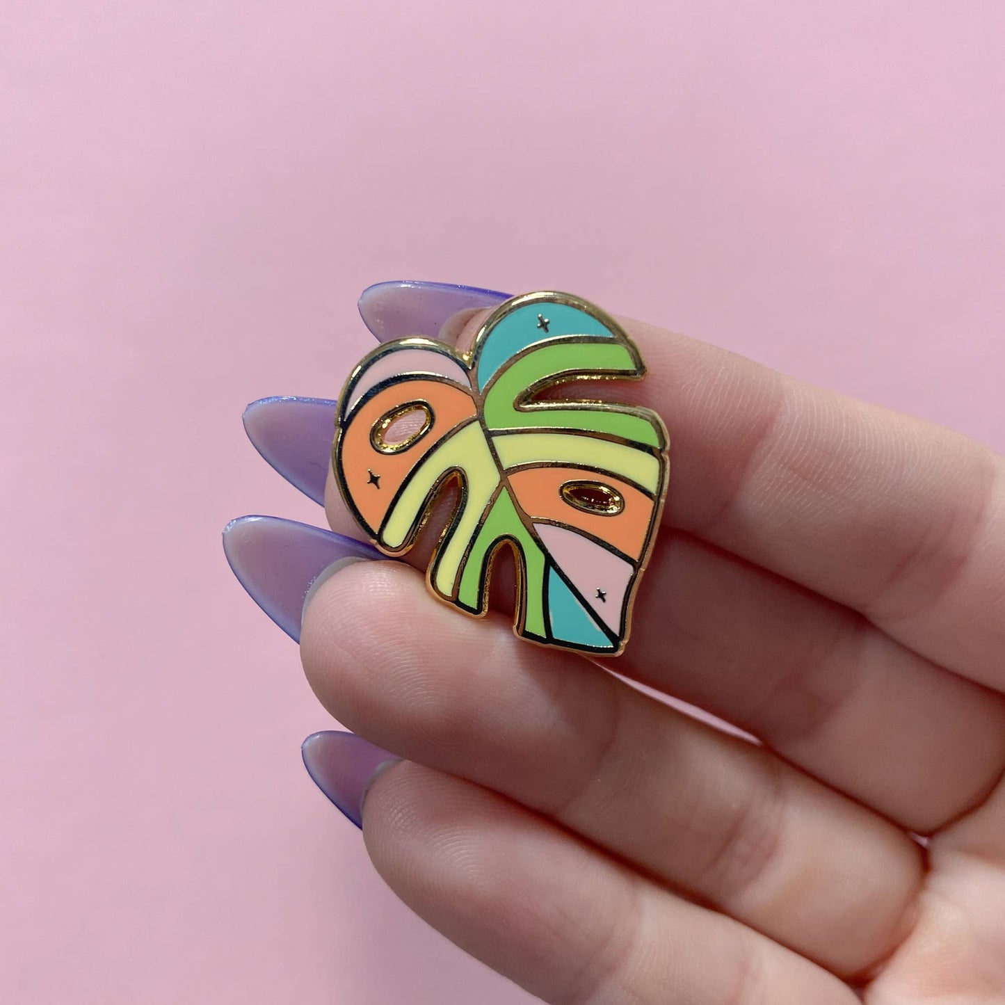 Anstecknadel mit Regenbogenmotiv Monstera