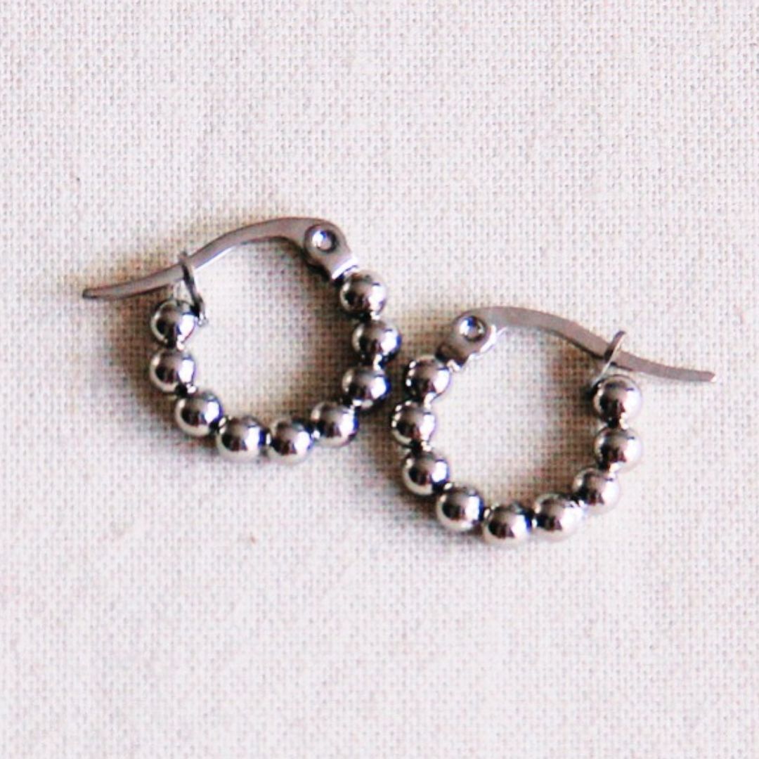Damen Creolen aus Edelstahl 14 mm mit Kugel-Design silber