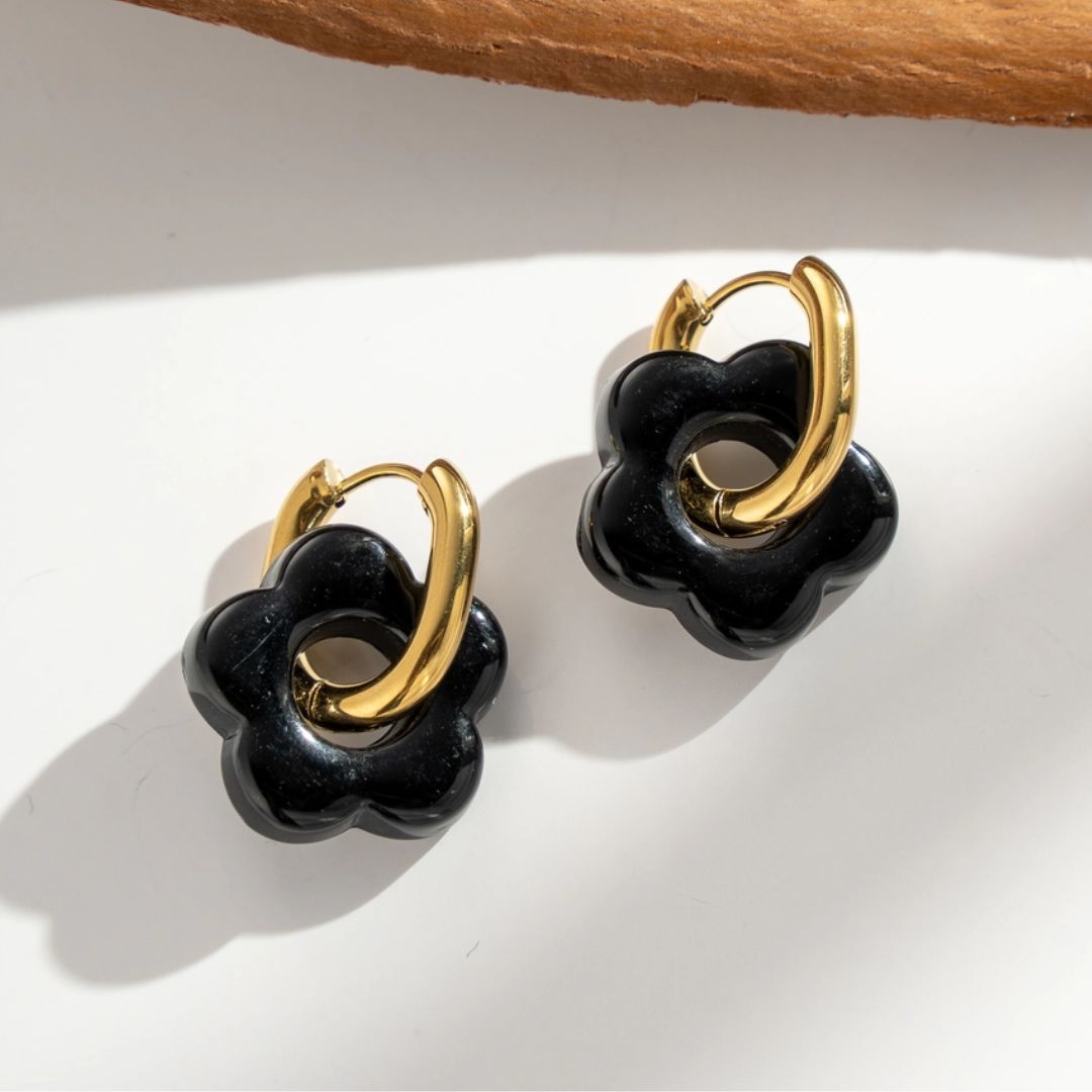 Damen Creolen gold mit bunten Harzblumen schwarz