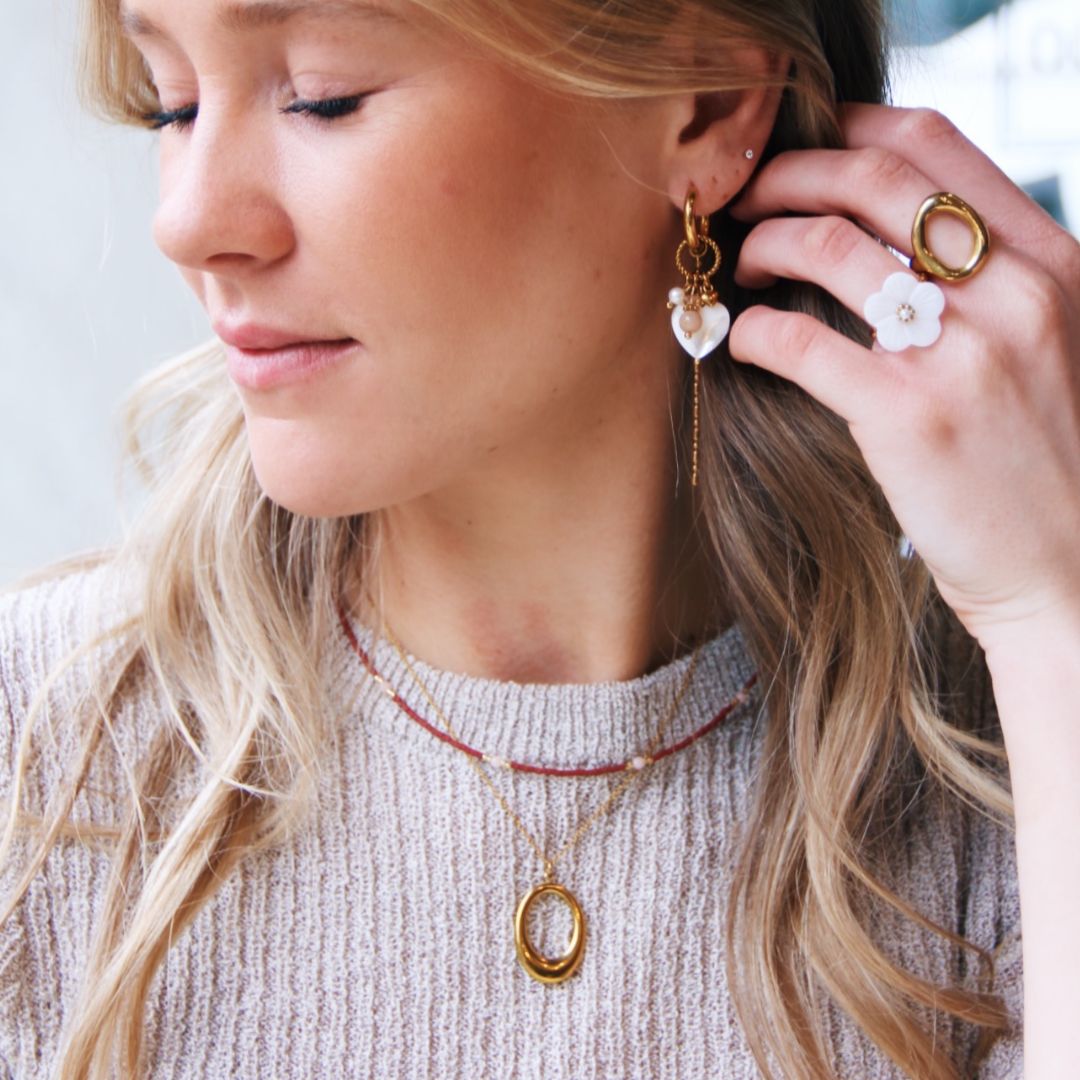 Damen Ohrringe mit verdrehtem Ring und Herzen gold