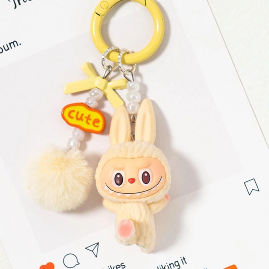 Niedlicher Labubu inspirierter Schlüsselanhänger 'Yoga' gelb