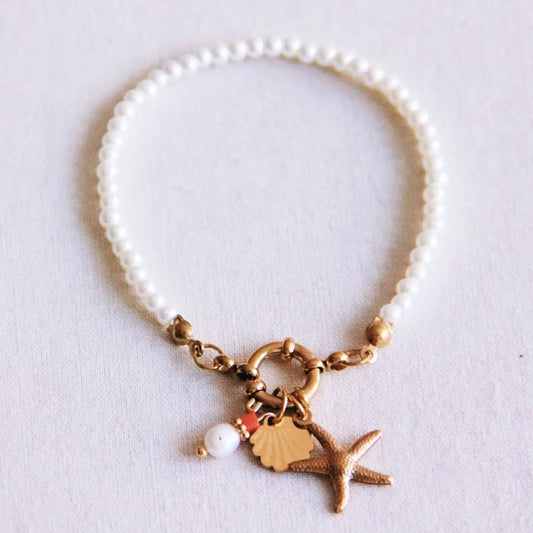 Perlenarmband mit Seestern, Muschel und Perle