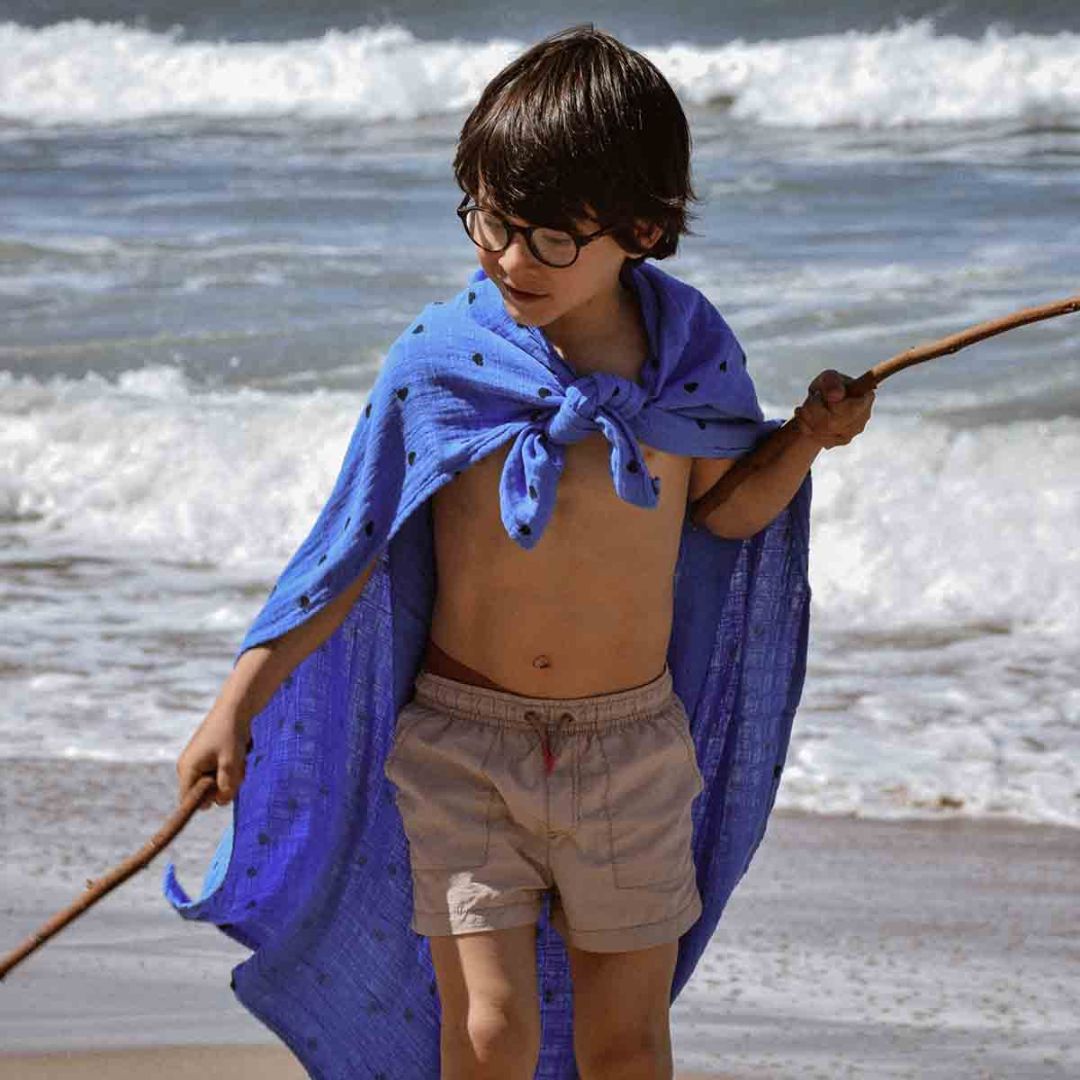 Schaltuch aus Musselin 'BIANCA Herz-Print in Greek Blue' 70 x 70 cm