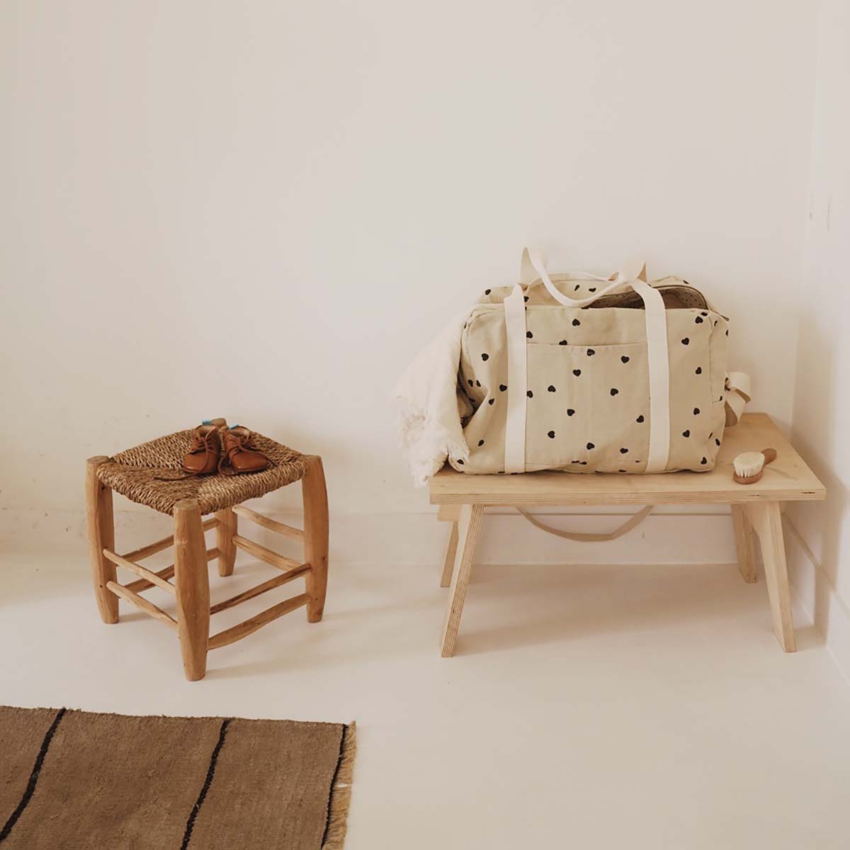 Damen Tasche beige mit Herzmuster