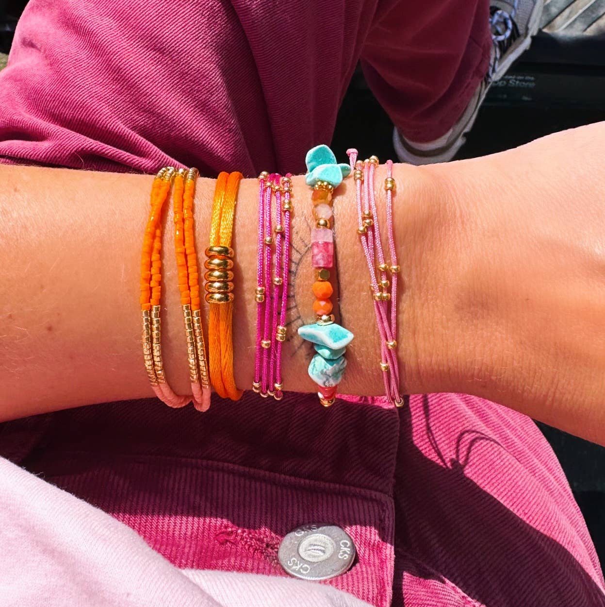 Satinarmband vierfach mit Perlen rosa