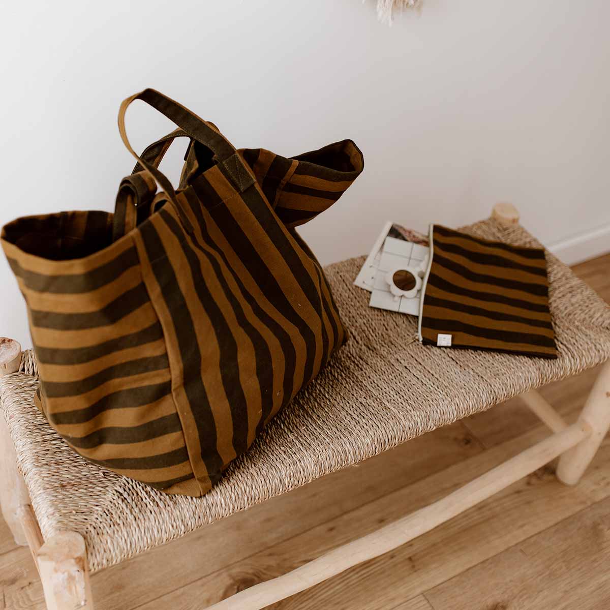 Damen Shopper mit schwarzen Streifen