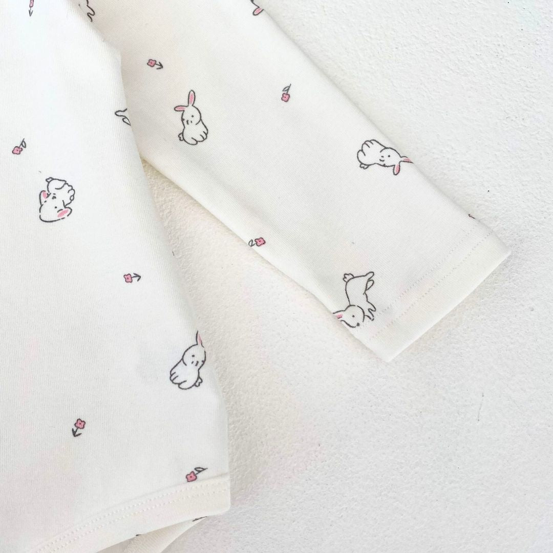 Baby Body langarm mit Hasen Allover Print