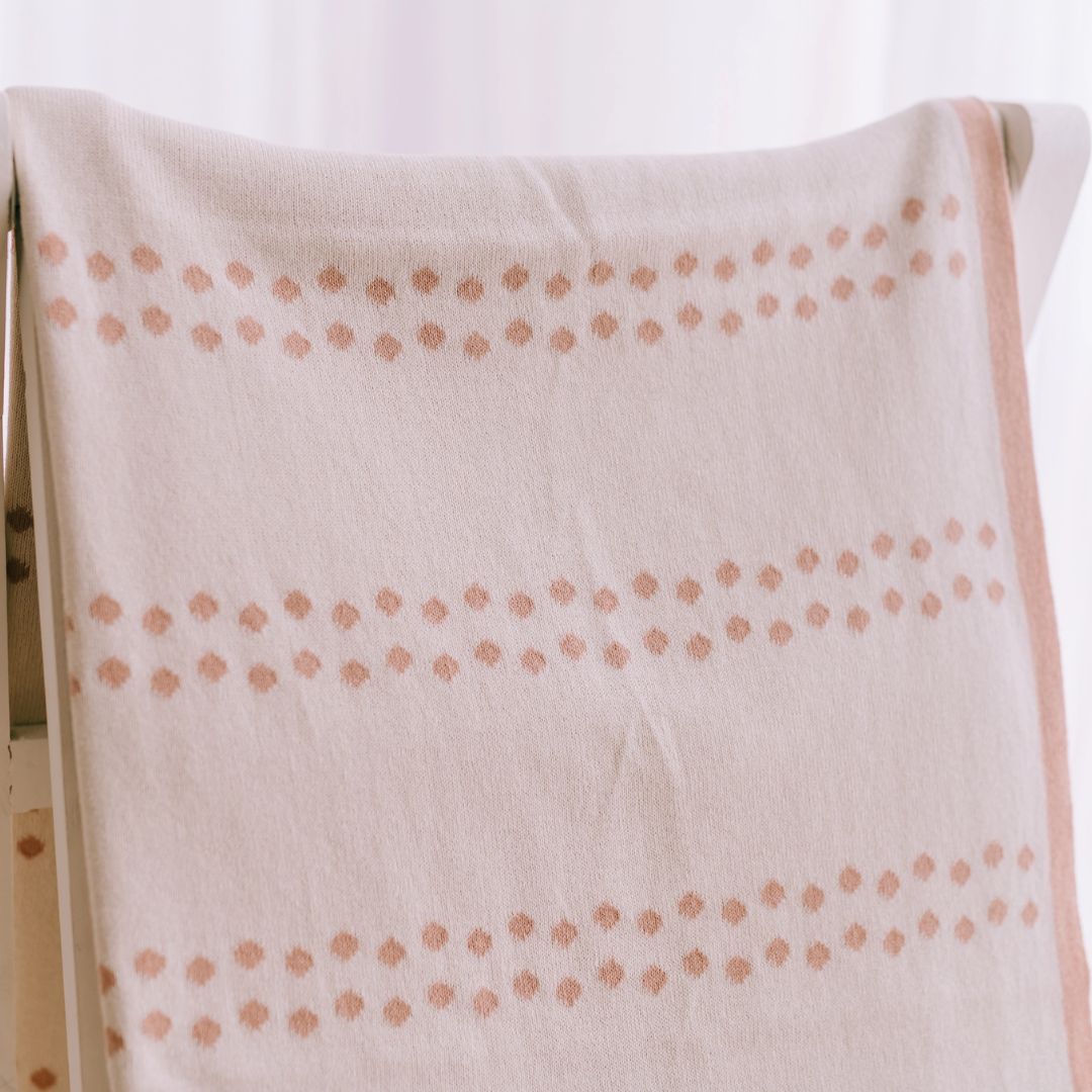 Quadratische Strick-Babydecke 'Dots' rosa