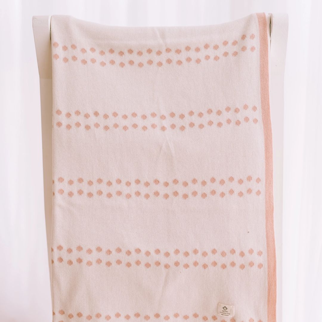 Quadratische Strick-Babydecke 'Dots' rosa