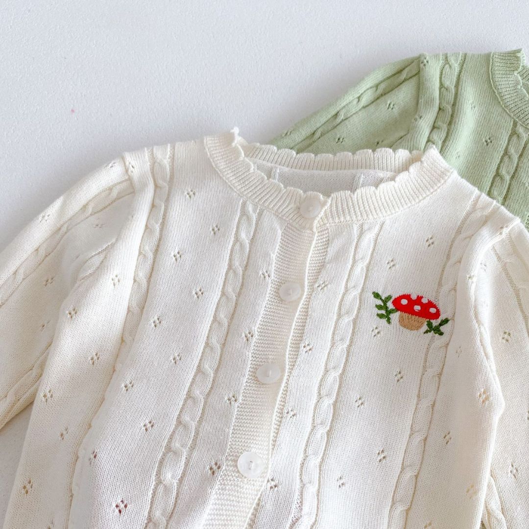 Baby Strickjacke mit Piltstickerei beige