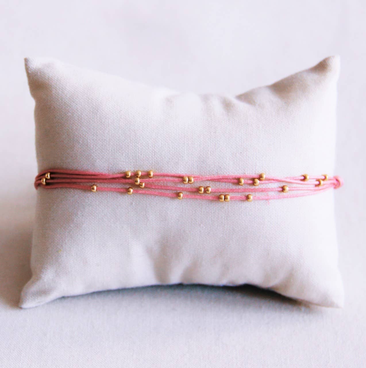 Satinarmband vierfach mit Perlen rosa