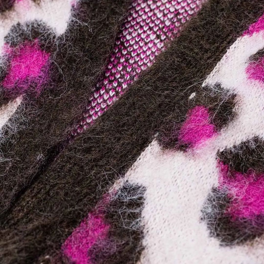 Rosa Leopardenmuster-Cardigan mit Wolle