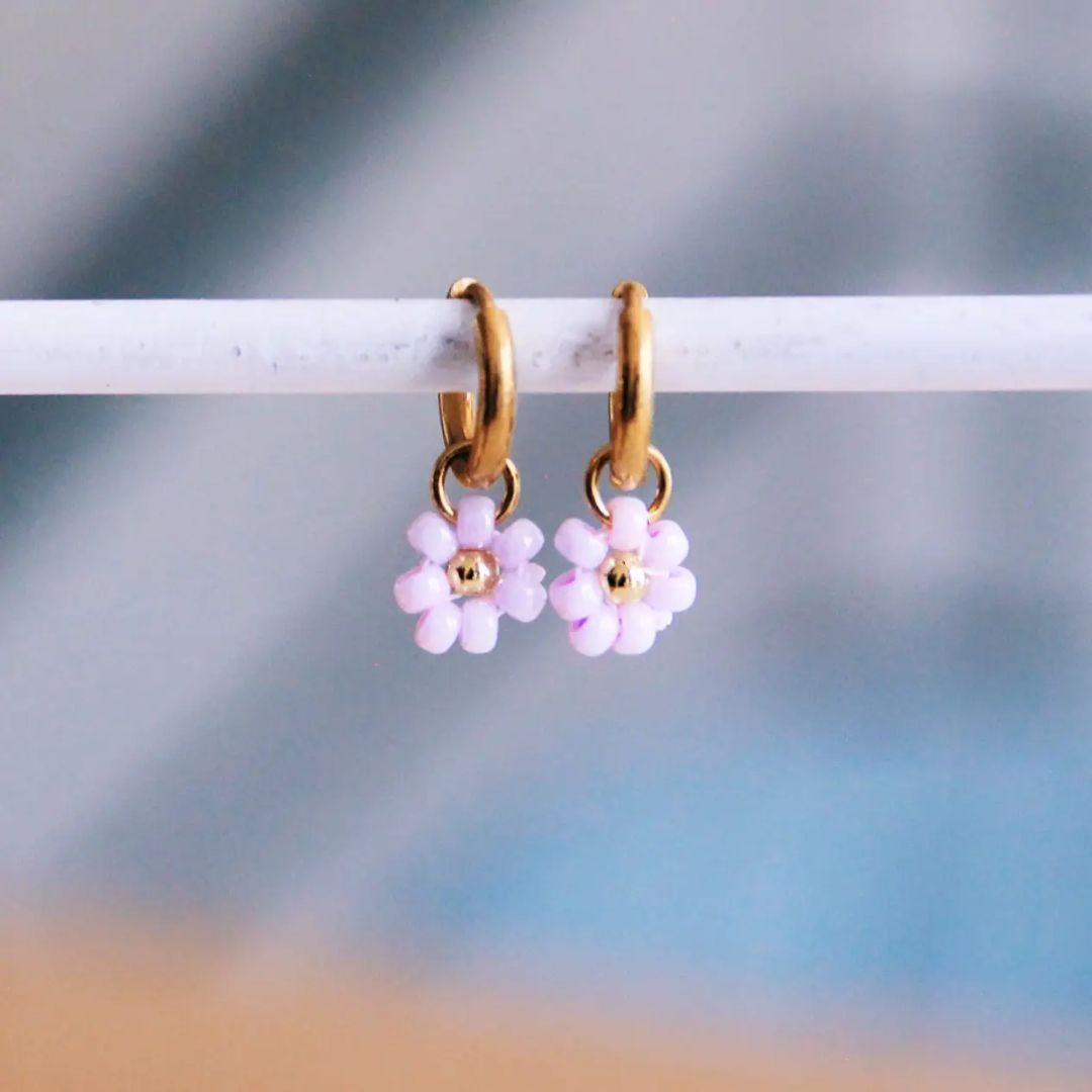 Damen Ohrringe gold mit Gänseblümchen flieder