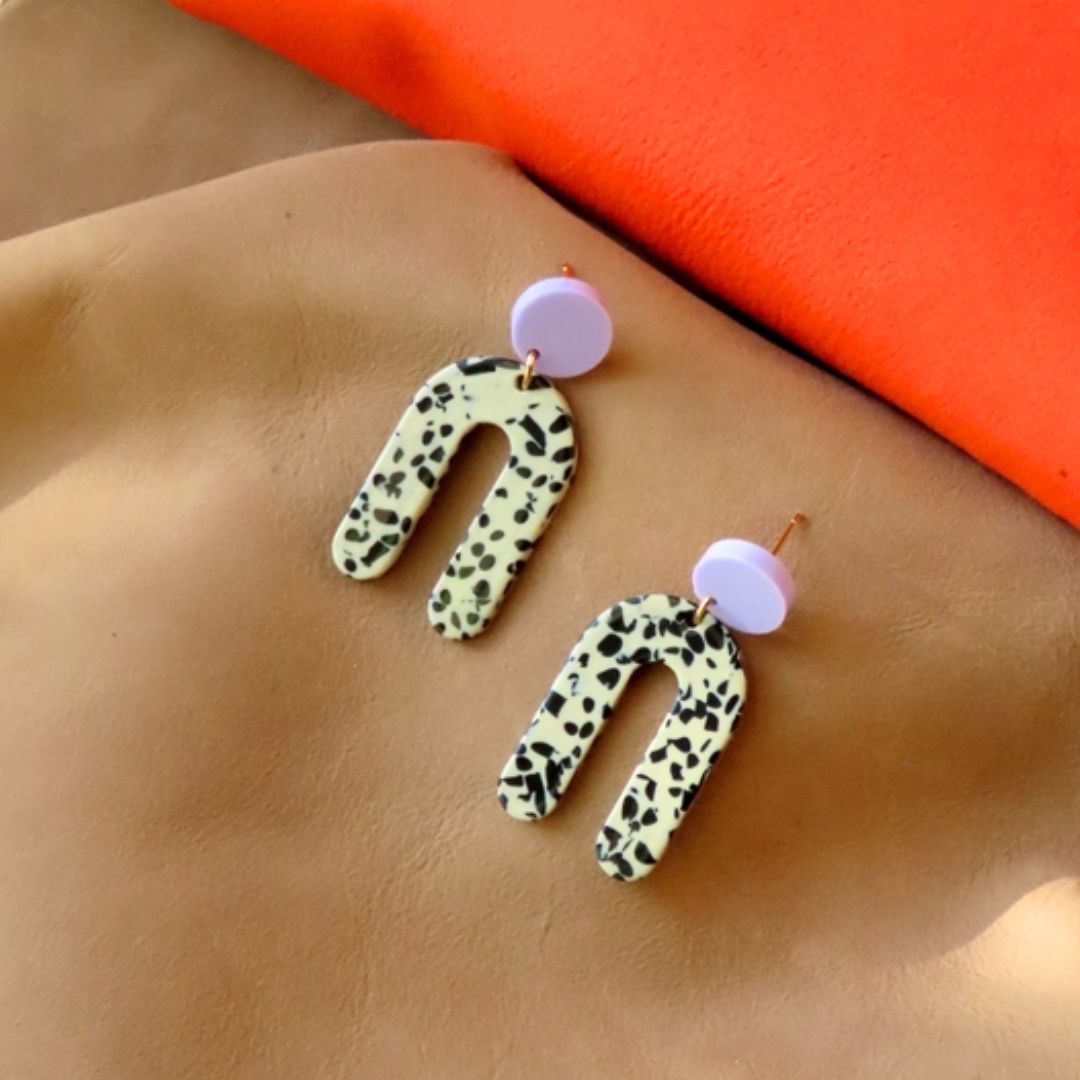 Damen Bogen Ohrringe Statement Dots greige