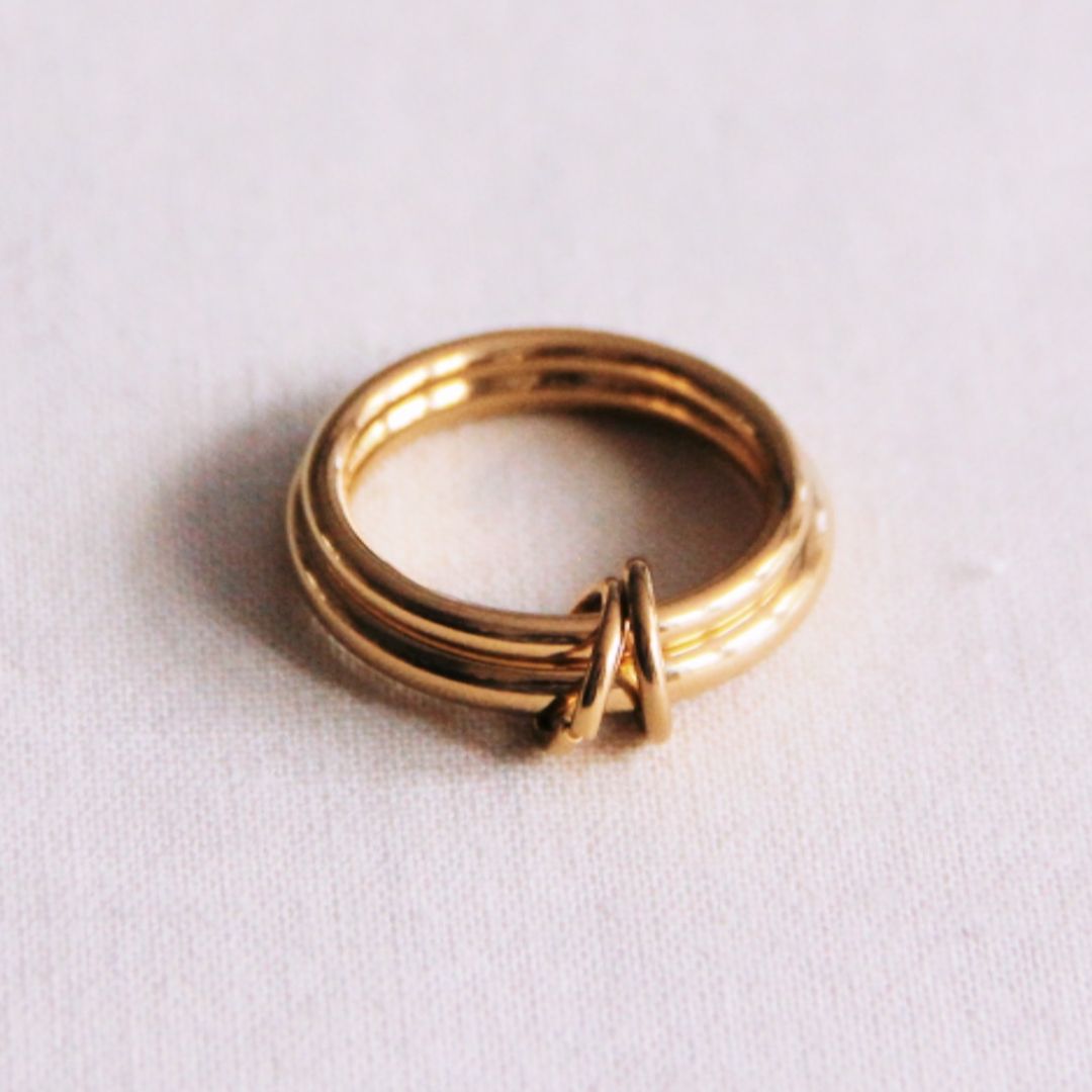Doppelring verbunden mit Ringen gold