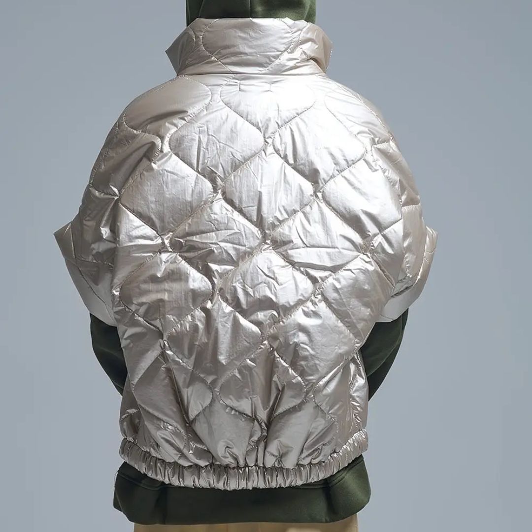 Gepolsterte Daunenjacke in Gold mit Kappenärmeln