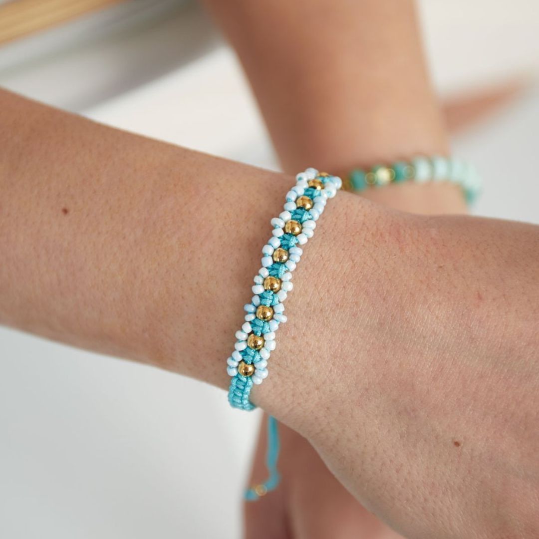 Damen Armband geflochten mit Blumen - blau/gold