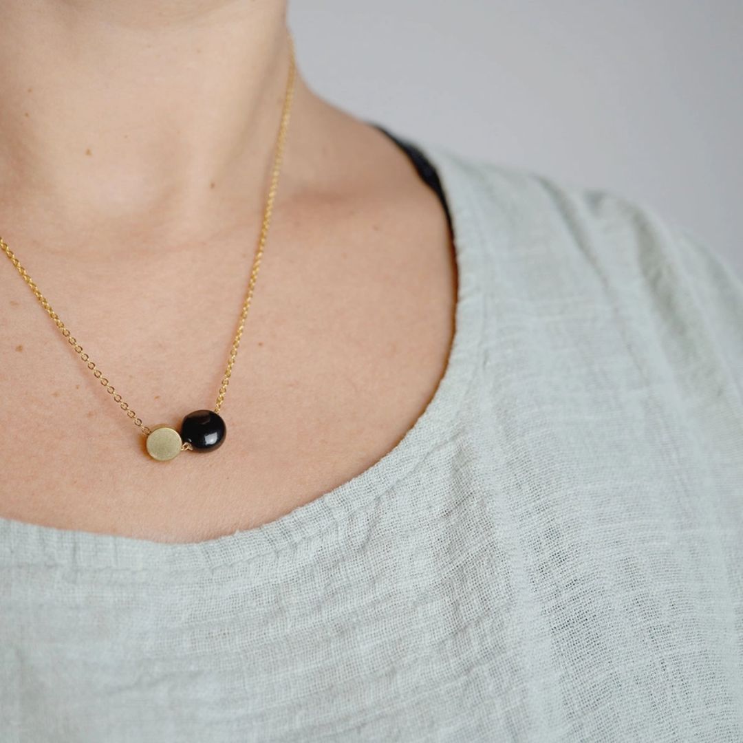 Damen Halskette 'Ana' gold mit zarter Porzellanperle