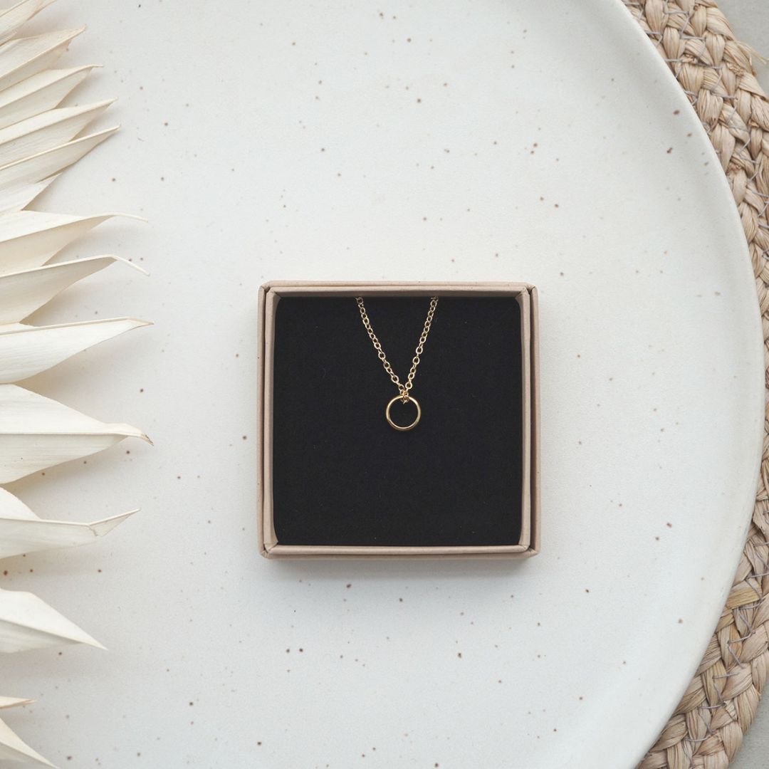 Damen Halskette gold mit kleinem Ring
