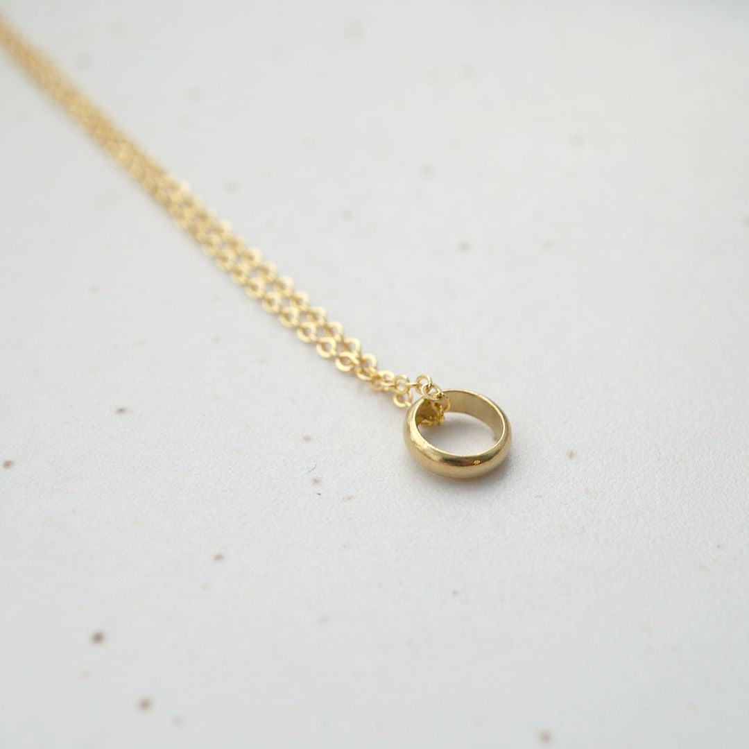 Damen Halskette gold mit kleinem Ring