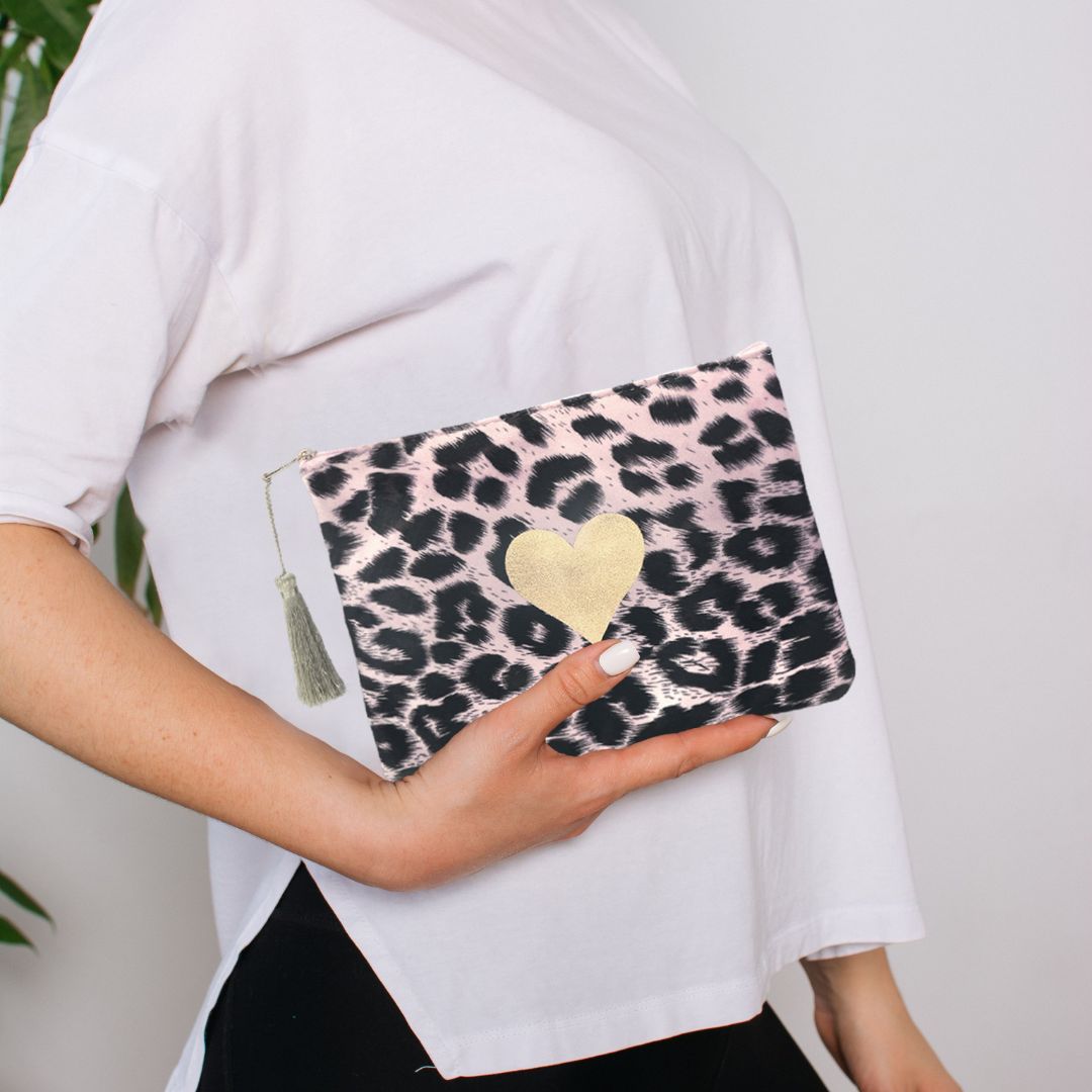 Damen Kosmetiktasche mit Herz Applikation leopard