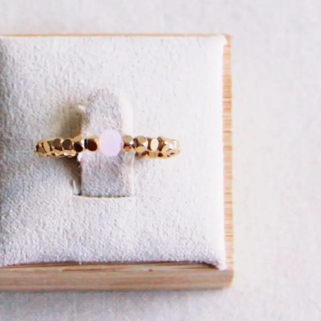 Elastischer Ring mit Naturstein rosa