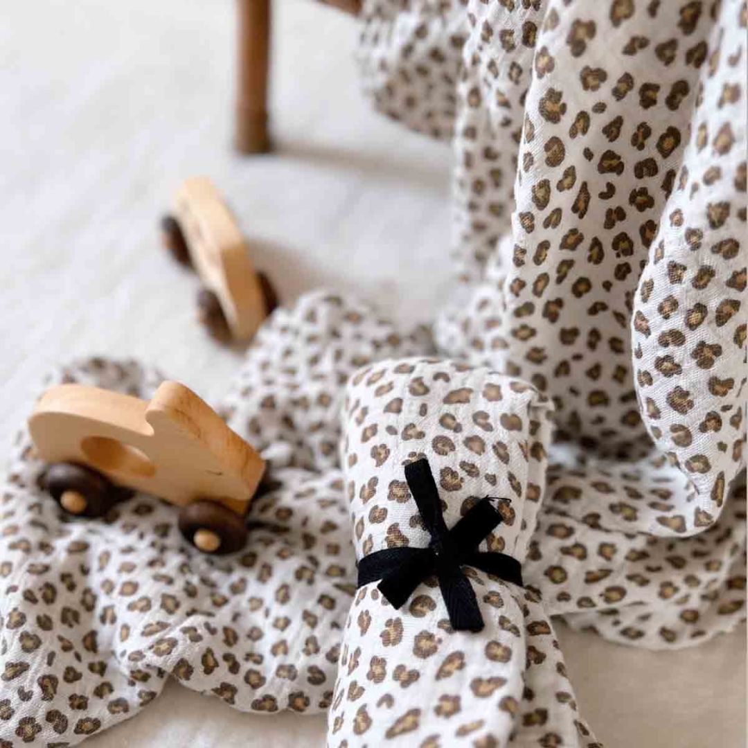 Damen Schaltuch aus Musselin 'Bianca Leopard Greige' 110x110