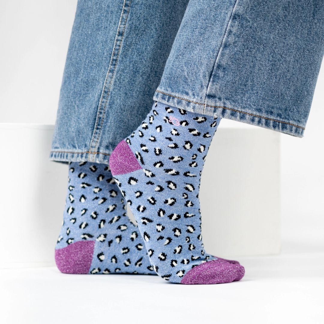 Glitzersocken Leopardenmuster blau/violett
