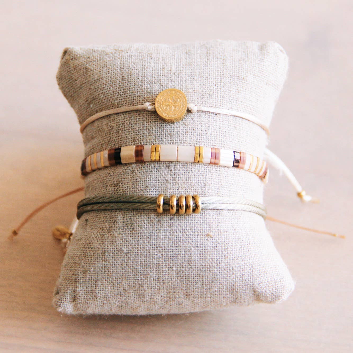 Damen Armband aus Tila Beads taupe/gold
