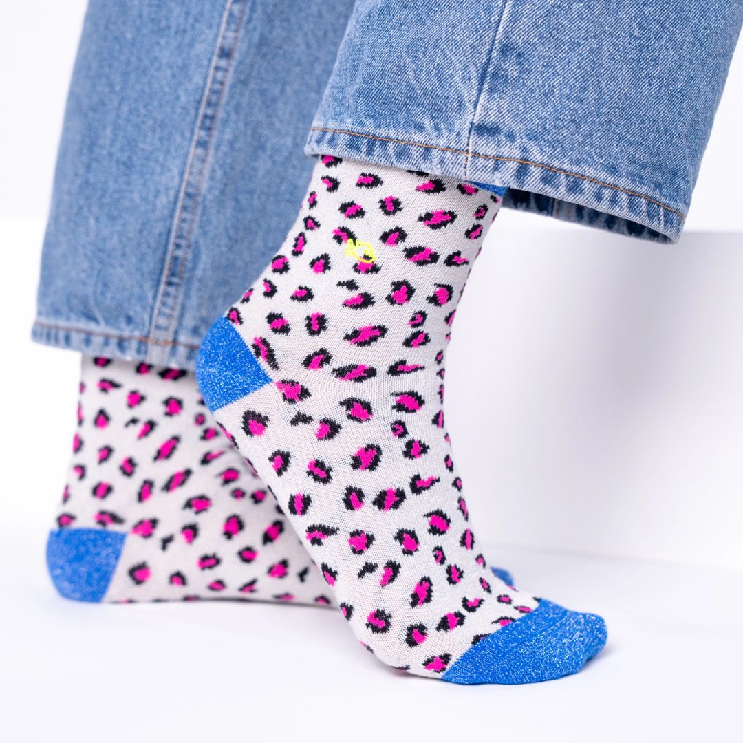 Glitzersocken mit Leopardenmuster weiß/blau