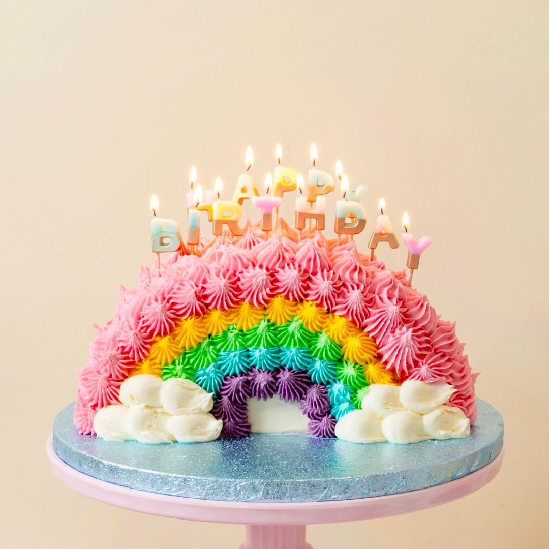 Pastellfarbene „Happy Birthday“ -Buchstabenkerzen