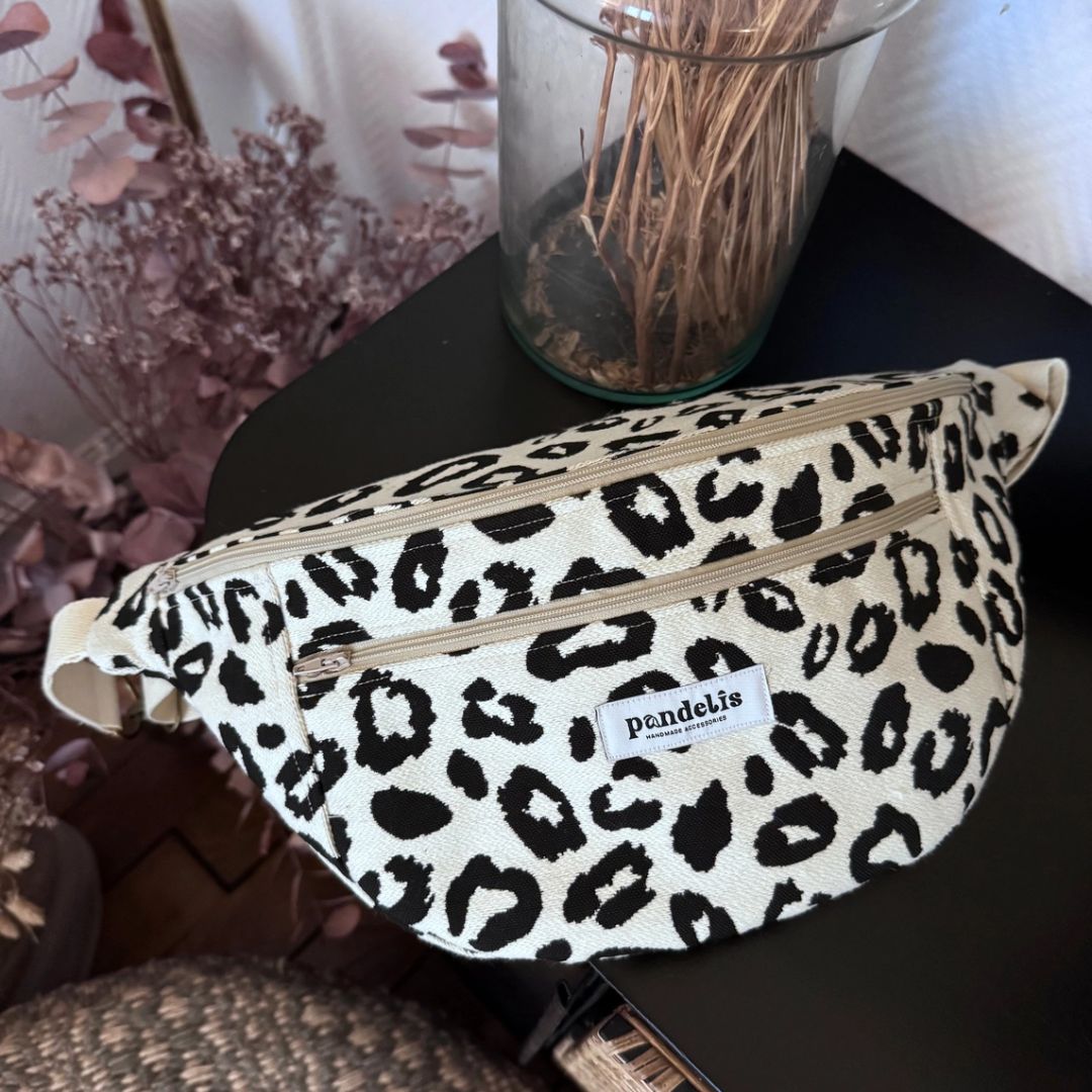 Damen Hipbag Banane groß 'Melia' Leo blk/wh