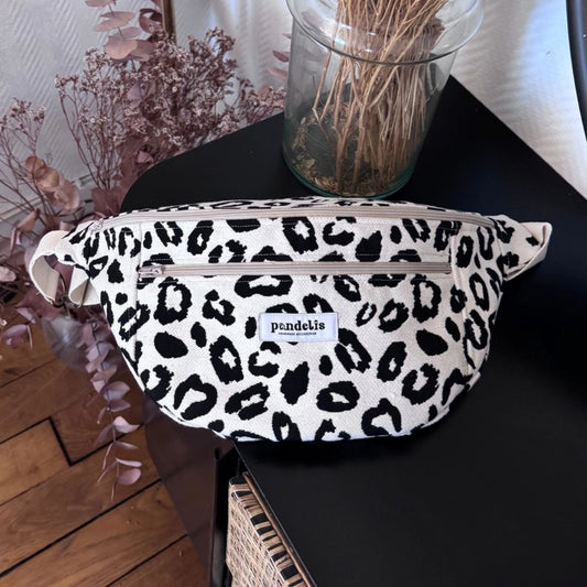 Damen Hipbag Banane groß 'Melia' Leo blk/wh