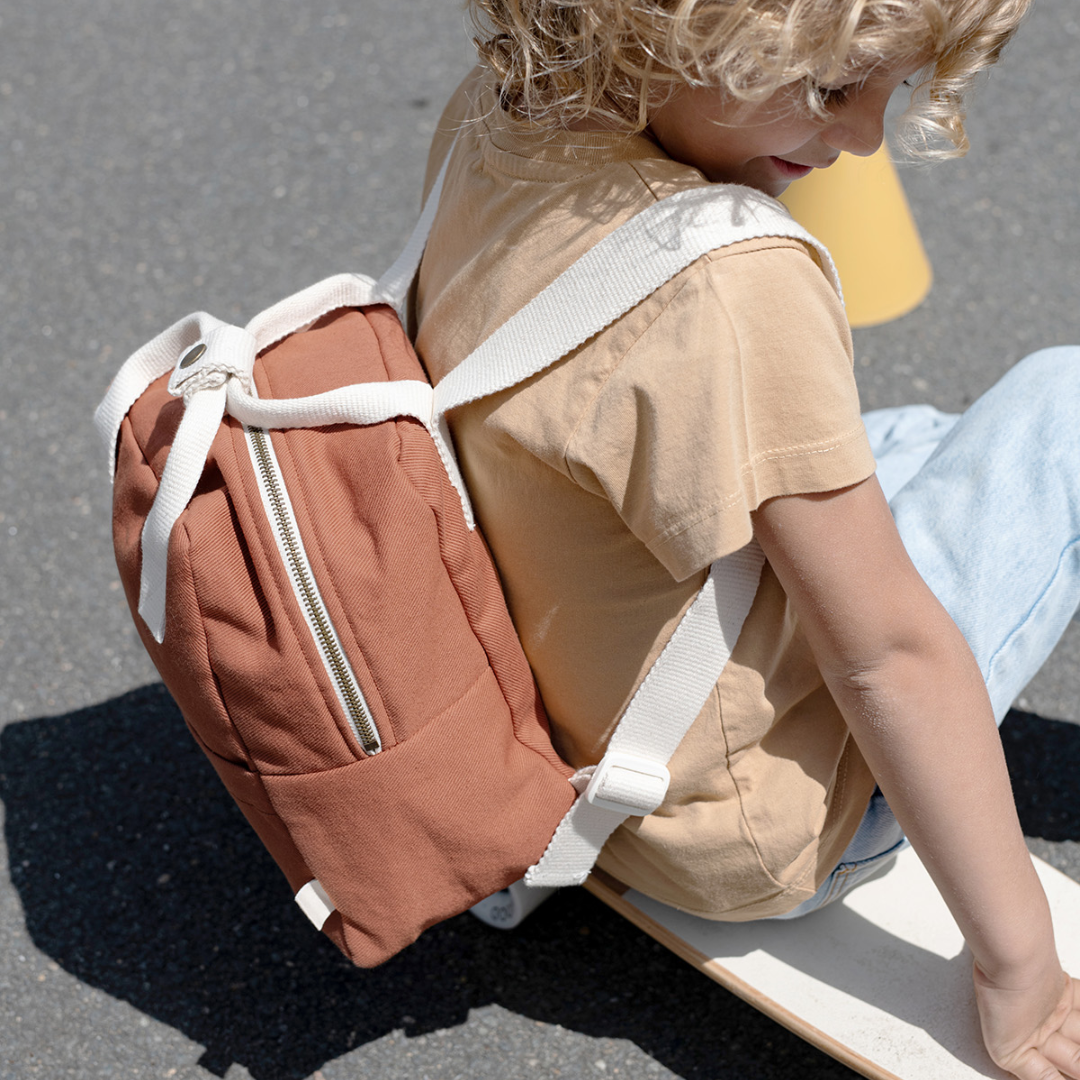 Kinderrucksack 3-7 Jahre 7 Liter personalisierbar backsteinrot